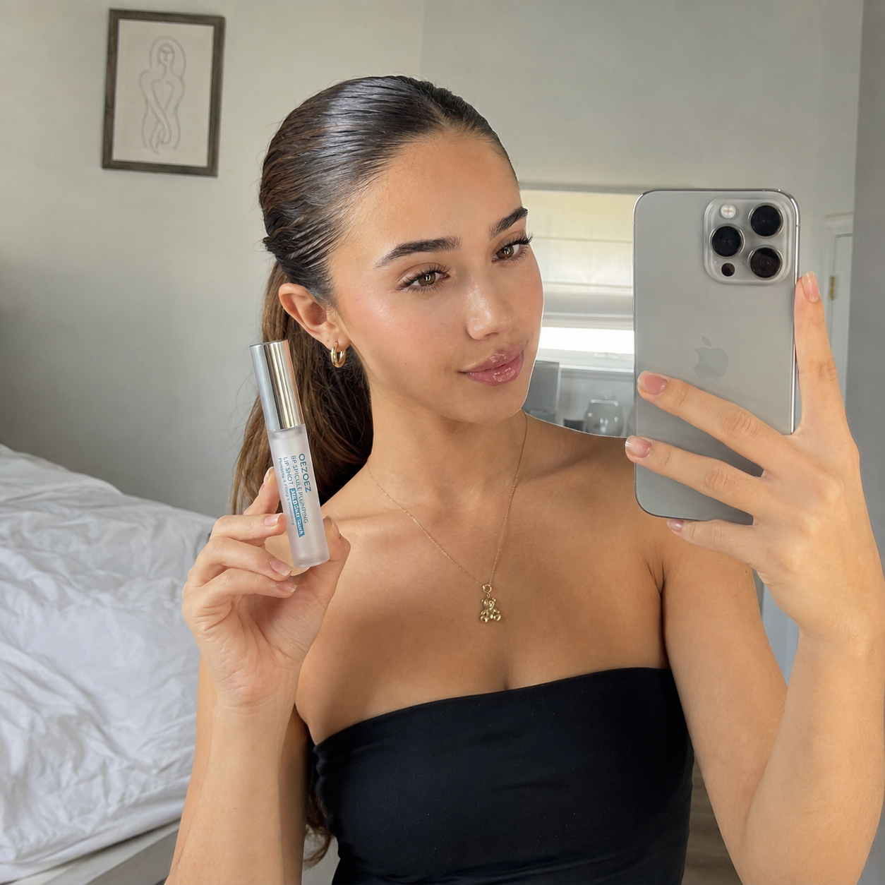 Cliente présentant le gloss repulpant